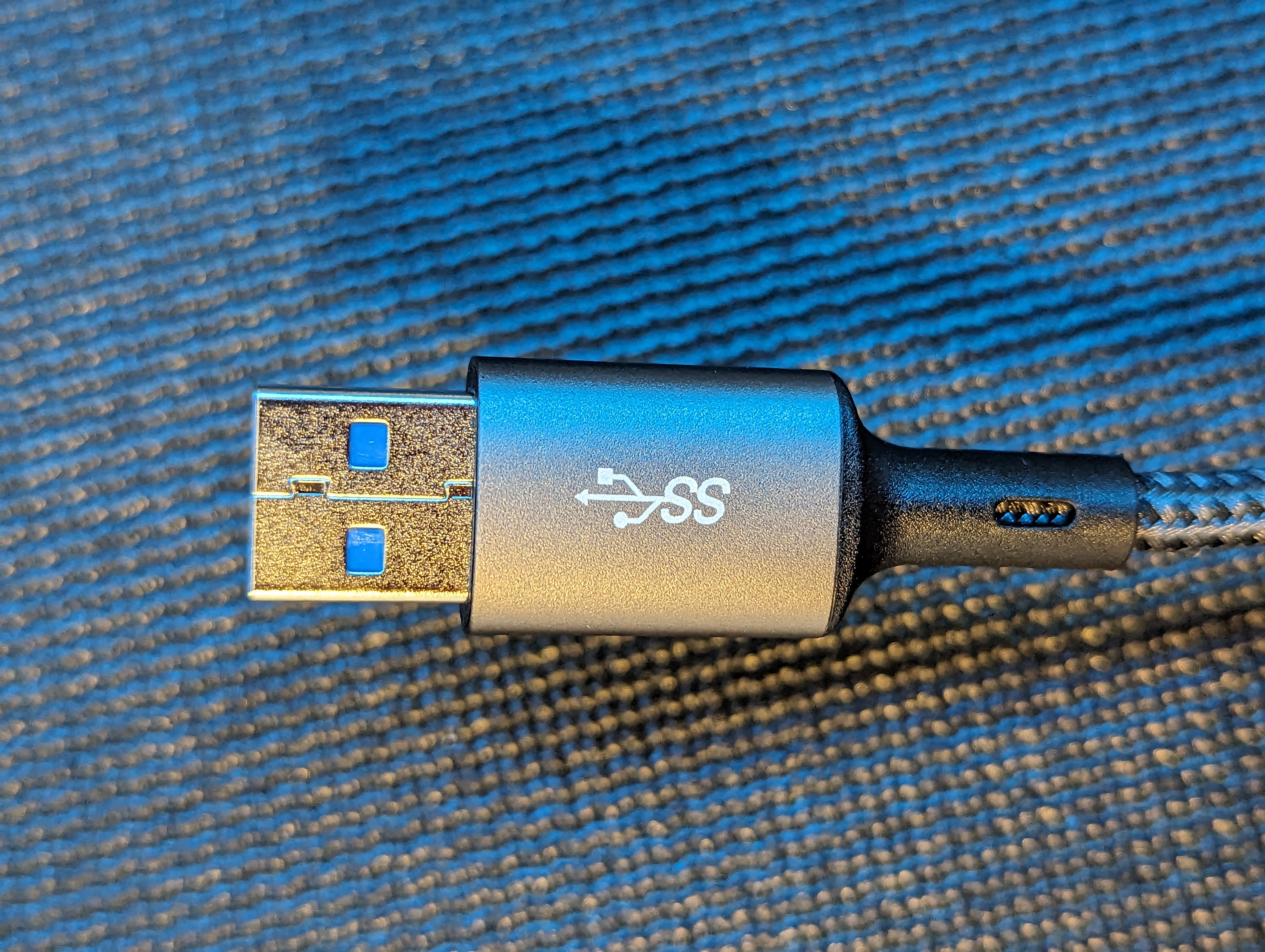 USB-A to USB-C fast charging cable (1M / 3'3")